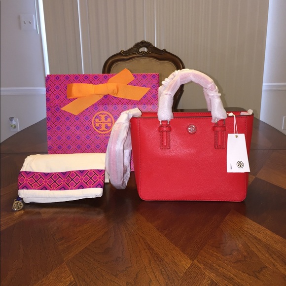 Tory Burch Handbags - NWT Tory Burch Robinson Square Tote Crossbody
